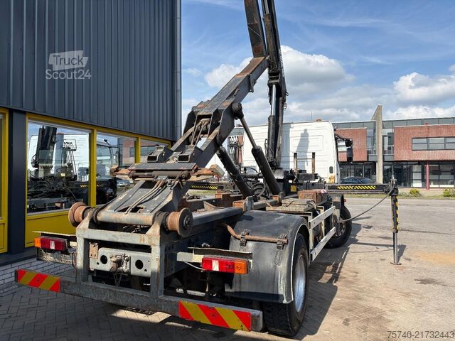 Autogru Mercedes-Benz ATEGO 1823 + HIAB-102-S 2 + HAAK SYSTEEM