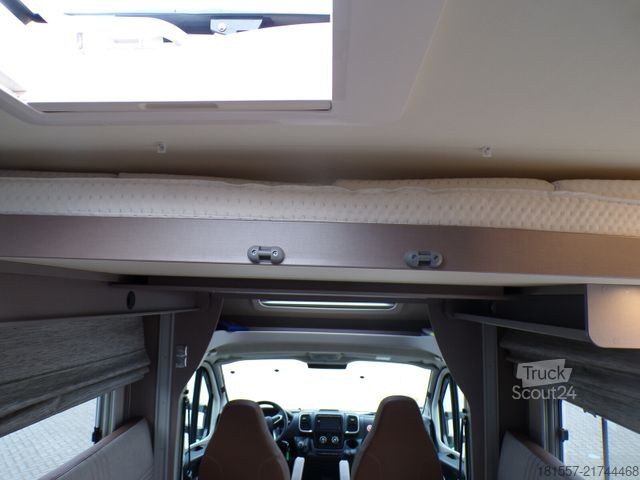 Półzintegrowany kamper BÜRSTNER Lyseo TD 684 G Harmony Line, SAT/TV, Markise