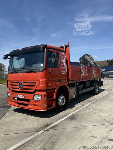 Mercedes-Benz 18 t sunkvežimis su Atlas krovimo kranu Mercedes-Benz Atego 1836 L