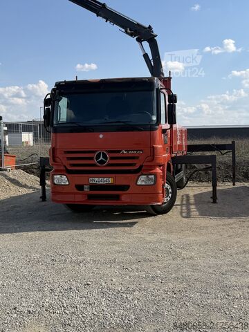 Mercedes-Benz 18 t sunkvežimis su Atlas krovimo kranu Mercedes-Benz Atego 1836 L