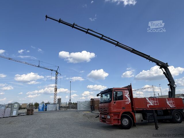 Mercedes-Benz 18 t sunkvežimis su Atlas krovimo kranu Mercedes-Benz Atego 1836 L