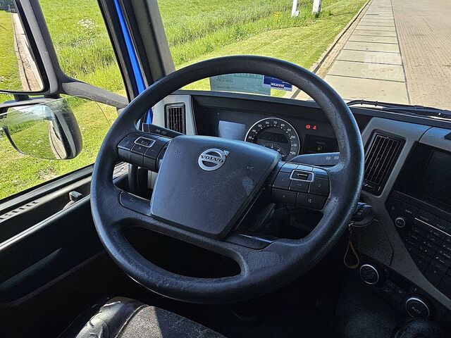 Standard-SZM VOLVO FM 330 SLEEPERCAB NL-TRUCK