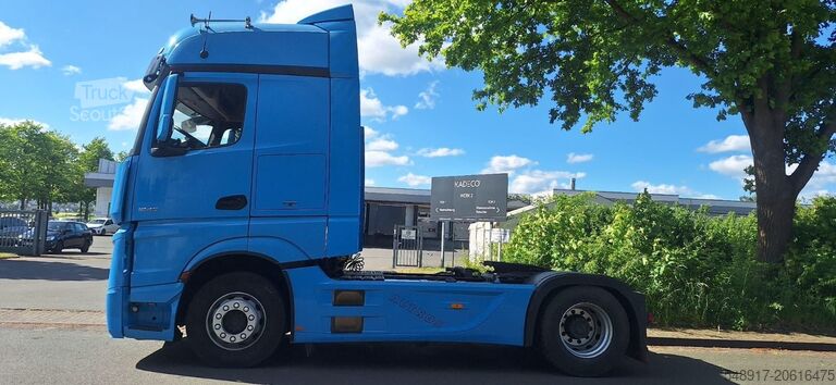 Mercedes-Benz 1845 SZM Mega Spacs Vollausst truck tractor Mercedes-Benz 1845 SZM Mega Spacs Vollausst