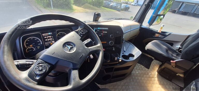 Mercedes-Benz 1845 SZM Mega Spacs Vollausst truck tractor Mercedes-Benz 1845 SZM Mega Spacs Vollausst