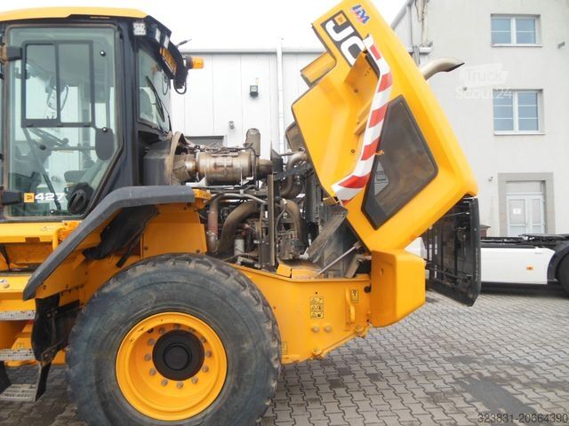 Ratinis krautuvas JCB 427 AGT4F
