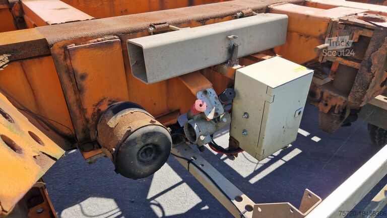 Auflieger-Wechselfahrgestell  M&V Euro 902K Containerchassis 2x 20, 30, 40 ft Zustand normal
