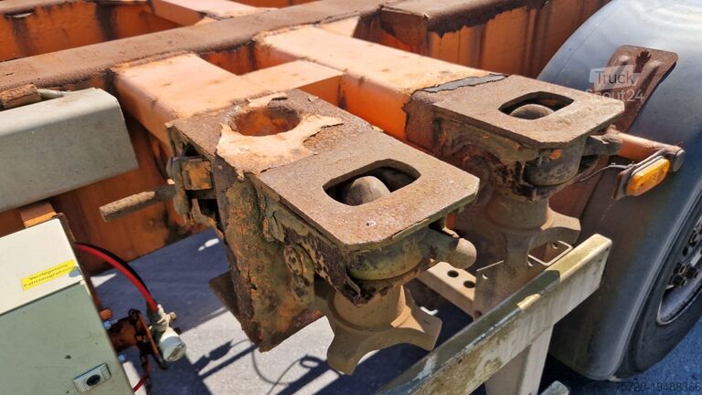 Auflieger-Wechselfahrgestell  M&V Euro 902K Containerchassis 2x 20, 30, 40 ft Zustand normal