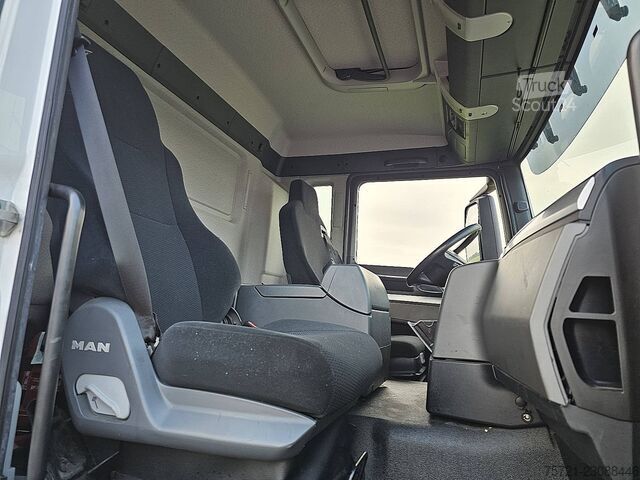 M.A.N. 26.360 TGS 2 TONS TAILLIFT LAST AXLE STEERING 6X2-4 ONLY 272TKM GERMAN TRUCK SIDE OPENING GET MAN 26.360 TGS 2 TONS TAILLIFT LAST AXLE STEERING 6...