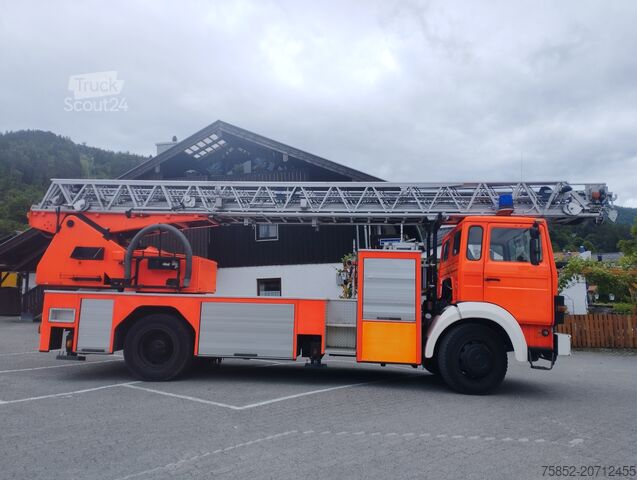 Feuerwehrauto Iveco 140-25 A DLK 23/12 Drehleiter Magirus