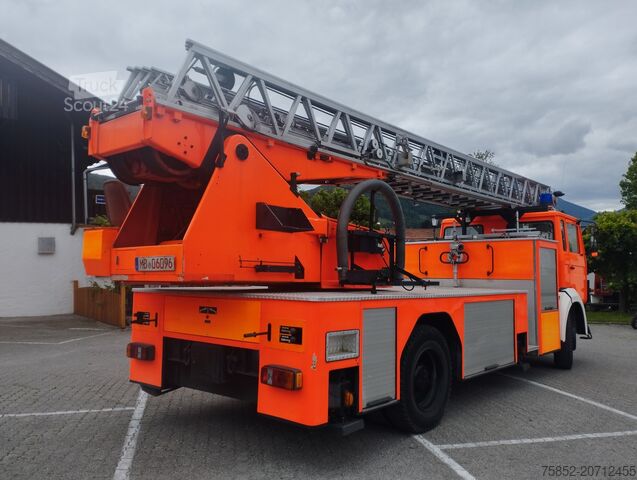 Feuerwehrauto Iveco 140-25 A DLK 23/12 Drehleiter Magirus