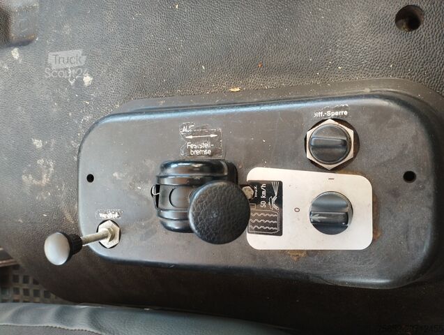 Feuerwehrauto Iveco 140-25 A DLK 23/12 Drehleiter Magirus