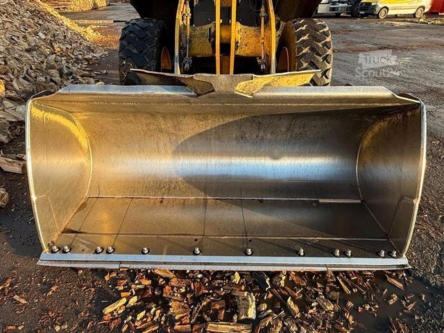 Radlader KOMATSU WA200 * WENIG BELASTET * TOP * NEUE REIFEN