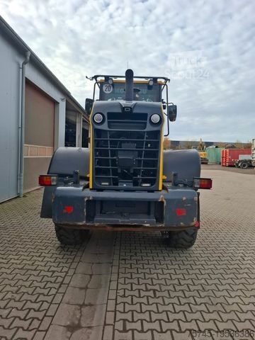 Radlader KOMATSU WA200 * WENIG BELASTET * TOP * NEUE REIFEN