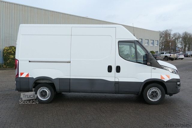 Ван с висока покривка IVECO 35S16 Daily 4x2, 104tkm, Würth Regale, AHK, Navi
