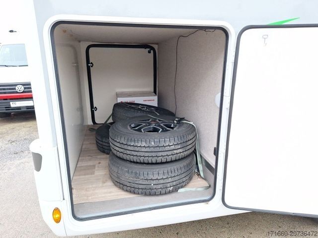 Ημιενσωματωμένο αυτοκινούμενο τροχόσπιτο FORSTER T FT745EB