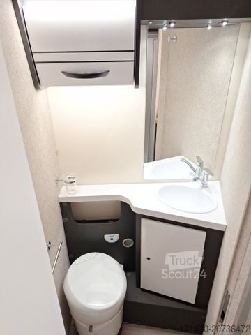 Ημιενσωματωμένο αυτοκινούμενο τροχόσπιτο FORSTER T FT745EB