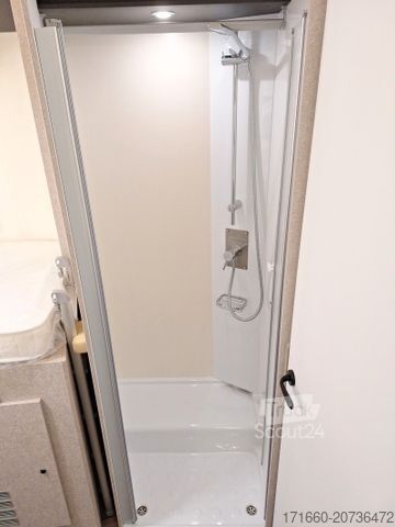 Ημιενσωματωμένο αυτοκινούμενο τροχόσπιτο FORSTER T FT745EB