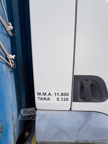 Tovorno vozilo s ravno platformo in ponjavo DAF LF 180