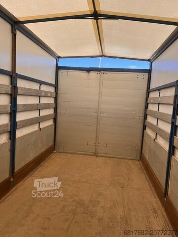 Tovorno vozilo s ravno platformo in ponjavo DAF LF 180