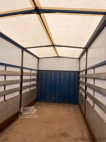 Tovorno vozilo s ravno platformo in ponjavo DAF LF 180