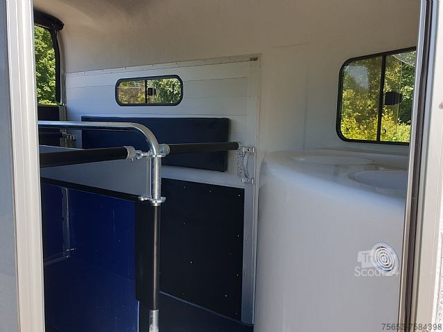 Скотовоз Cheval Liberté Gold 3 2er Pferdeanhänger Sattelkammer Lager Neuss