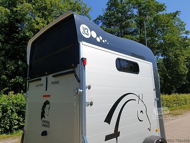 Скотовоз Cheval Liberté Gold 3 2er Pferdeanhänger Sattelkammer Lager Neuss