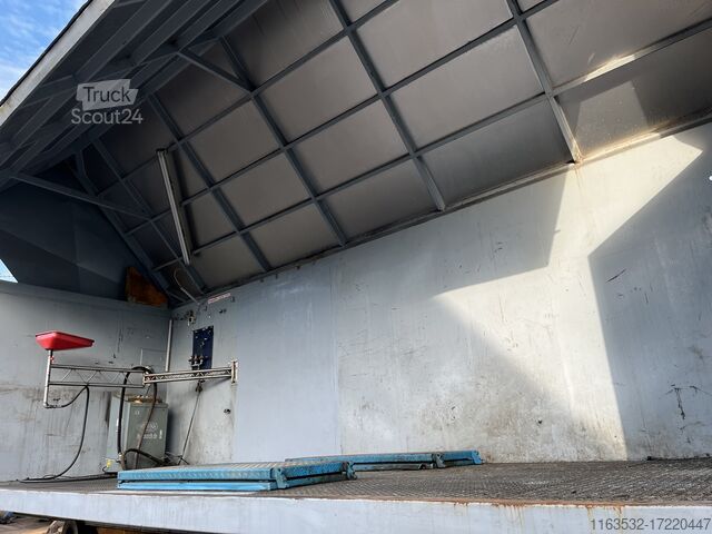 Wechselbrücke mit Kofferaufbau