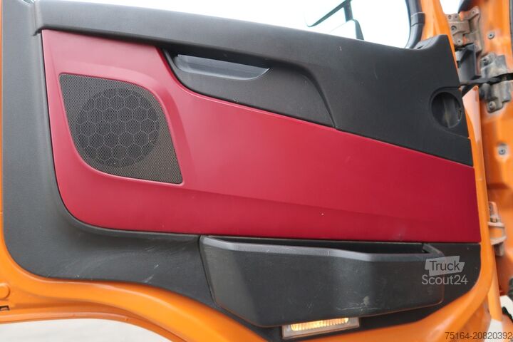 Třístranný sklápěč Volvo FMX 460 8x4 Bordmatik