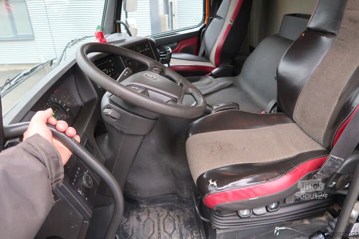 Třístranný sklápěč Volvo FMX 460 8x4 Bordmatik