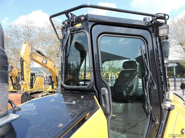 CAT D5 με αναμοχλευτή εδάφους Caterpillar D5 Ripper