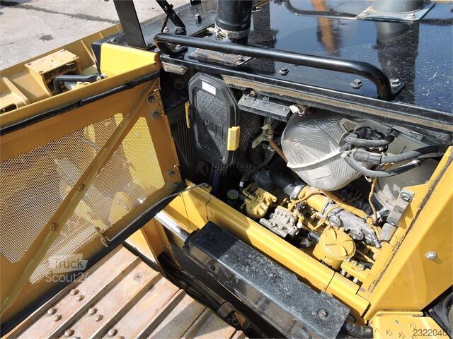 CAT D5 με αναμοχλευτή εδάφους Caterpillar D5 Ripper