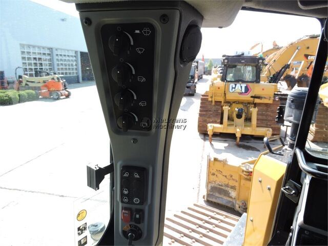 CAT D5 με αναμοχλευτή εδάφους Caterpillar D5 Ripper