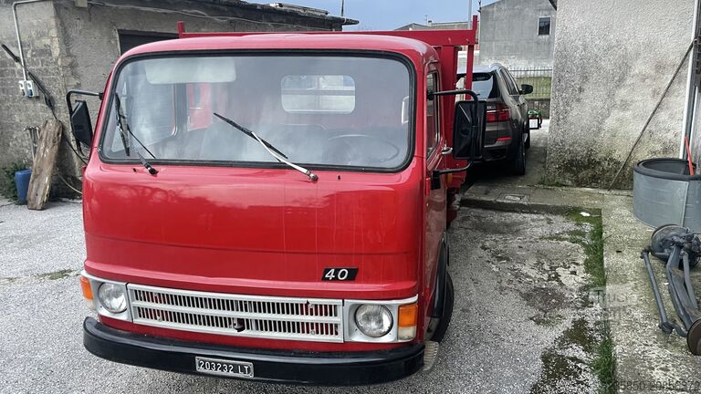 Camion ribaltabile trilaterale FIAT 40 NC RIBALTABILE PATENTE b