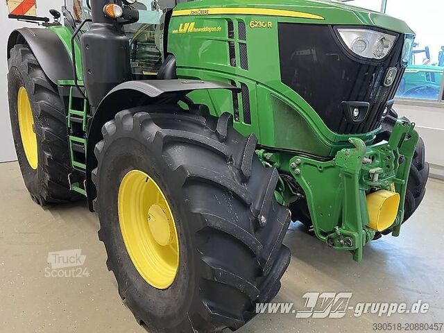 Tractor John Deere 6230R mit CommandPro