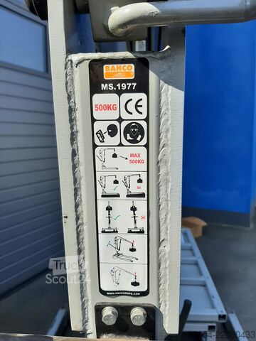 Podnośnik sonstige Lift für Akku Elektrofahrzeuge mit Kran