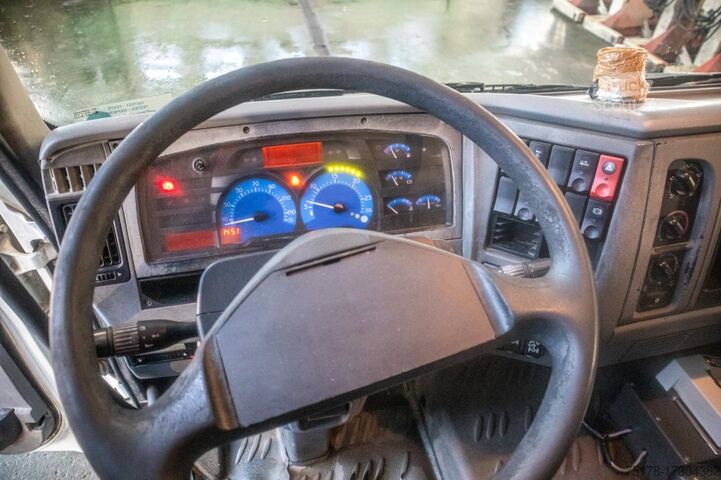 Autocisterna RENAULT 180 DCI+5500L/3COMP LAMES