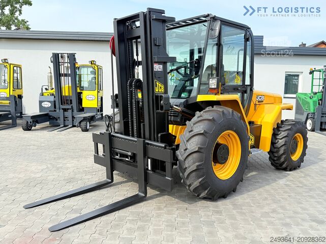 Terränggående gaffeltruck JCB 940 / TRIPLEX 4500 / FREE-LIFT NEW TIRES