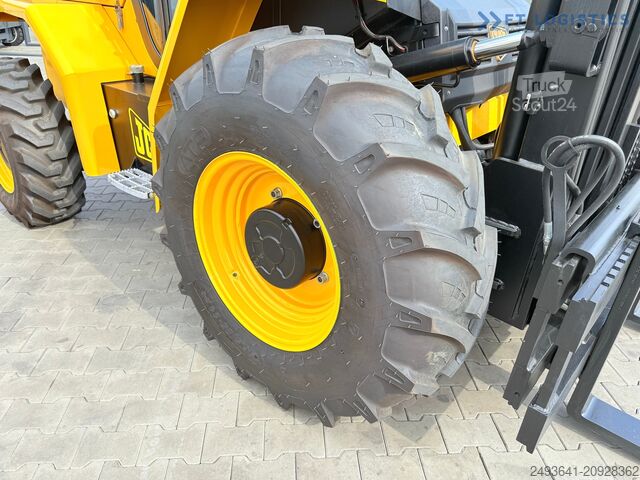 Terränggående gaffeltruck JCB 940 / TRIPLEX 4500 / FREE-LIFT NEW TIRES
