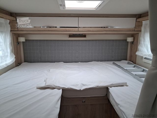 Polointegrovaný obytný vůz EURAMOBIL Profila T 676 EB Markise/SAT/TV/AHK/Solar/Navi