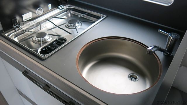 Half-integraal camper ROLLER TEAM Zefiro 266TL MR25/26 Qeens/Hubbett Raumbad Garag