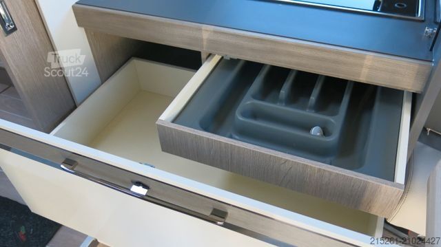 Half-integraal camper ROLLER TEAM Zefiro 266TL MR25/26 Qeens/Hubbett Raumbad Garag