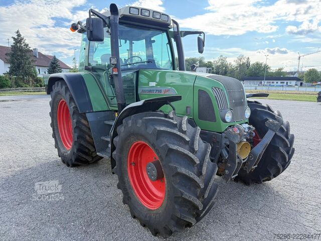 Kommersiellt fordon Fendt Favorit 716 Vario 40 50km h-6.574h - TOP Reifen