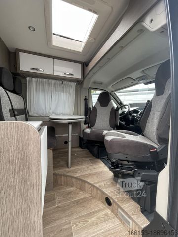 Campervan PÖSSL Roadcruiser Fiat 140 PS Sturm Blau