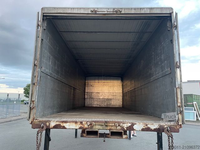 LKW mit Getränkeaufbau  BDF Schwenkwandkoffer  mit Stapleraufnahme