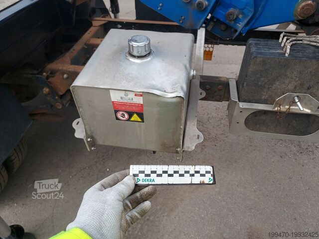 Plateforme élévatrice montée sur camion Isoli PNT220NLX on Nissan NT400