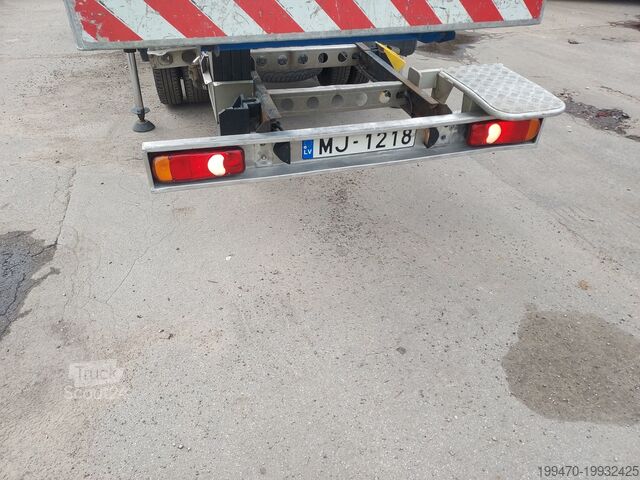 Plateforme élévatrice montée sur camion Isoli PNT220NLX on Nissan NT400
