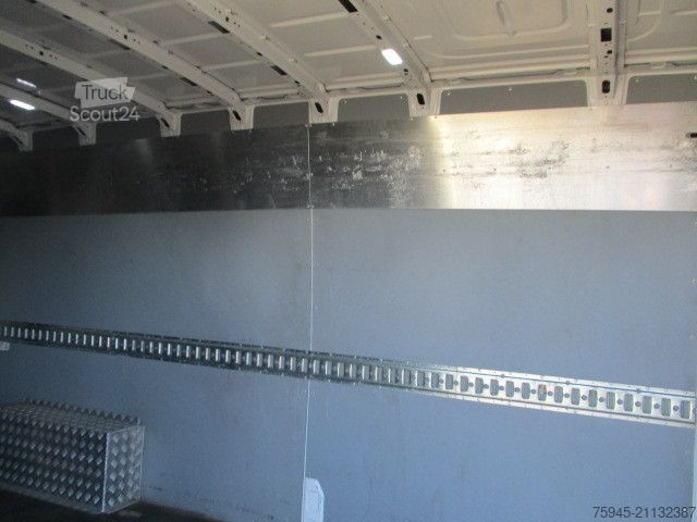 High top van VOLKSWAGEN Crafter, 35 2.0, L4H2, TÜV 06/2026, spez. Aufbau