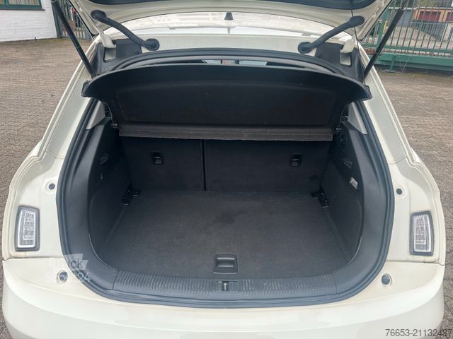 Dodávka AUDI A1 1.2 TFSI 63kw*Teilleder*Klimaaut.*Xenon*Navi