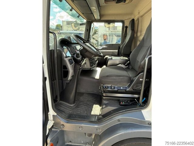 Camión frigorífico MAN TGL 12.250 BL Kühlkoffer 7,45 m LBW 1 T*TK 600