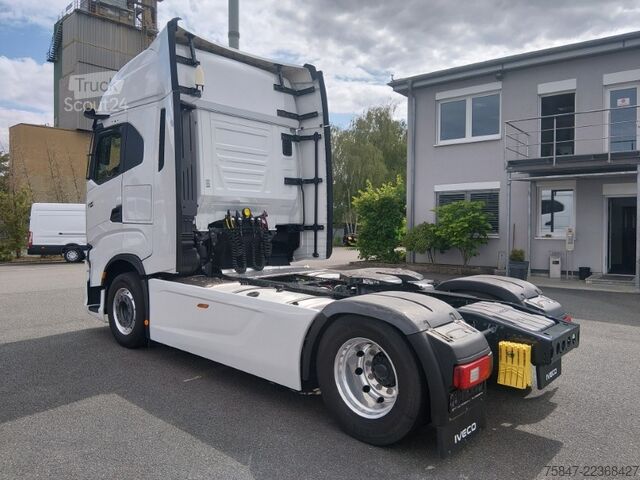 Standardní tahač Iveco S-Way AS 440 S 50 T/FP Standklima Navi